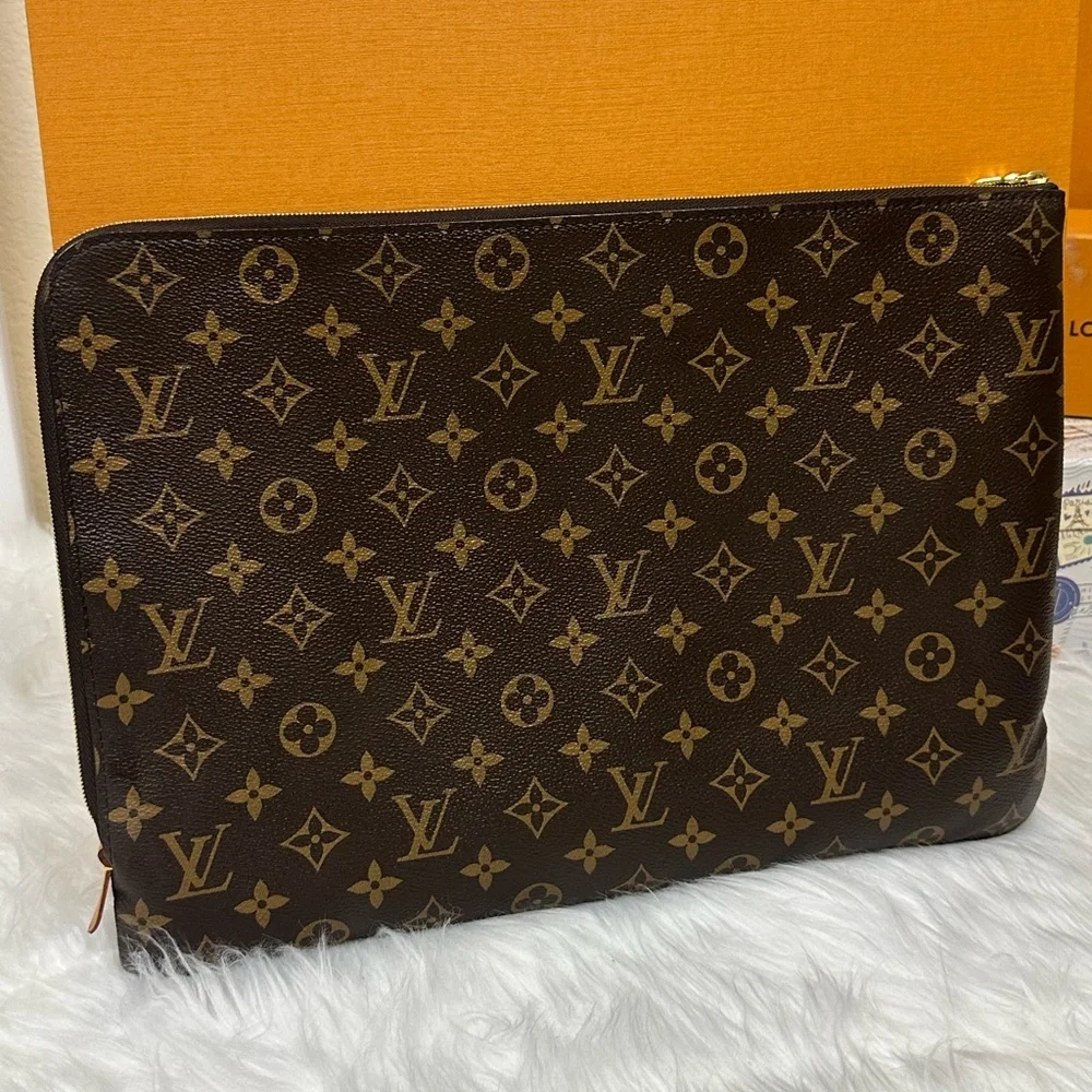 Louis Vuitton  Monogram Pouch✨ - Picture 2 of 11